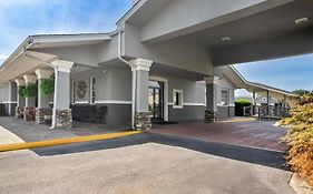 Quality Inn & Suites Greenville - Haywood Mall